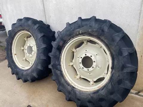 Case International IH 15w x 34 velgen met Michelin 18.4-34, 18.4R34 banden
