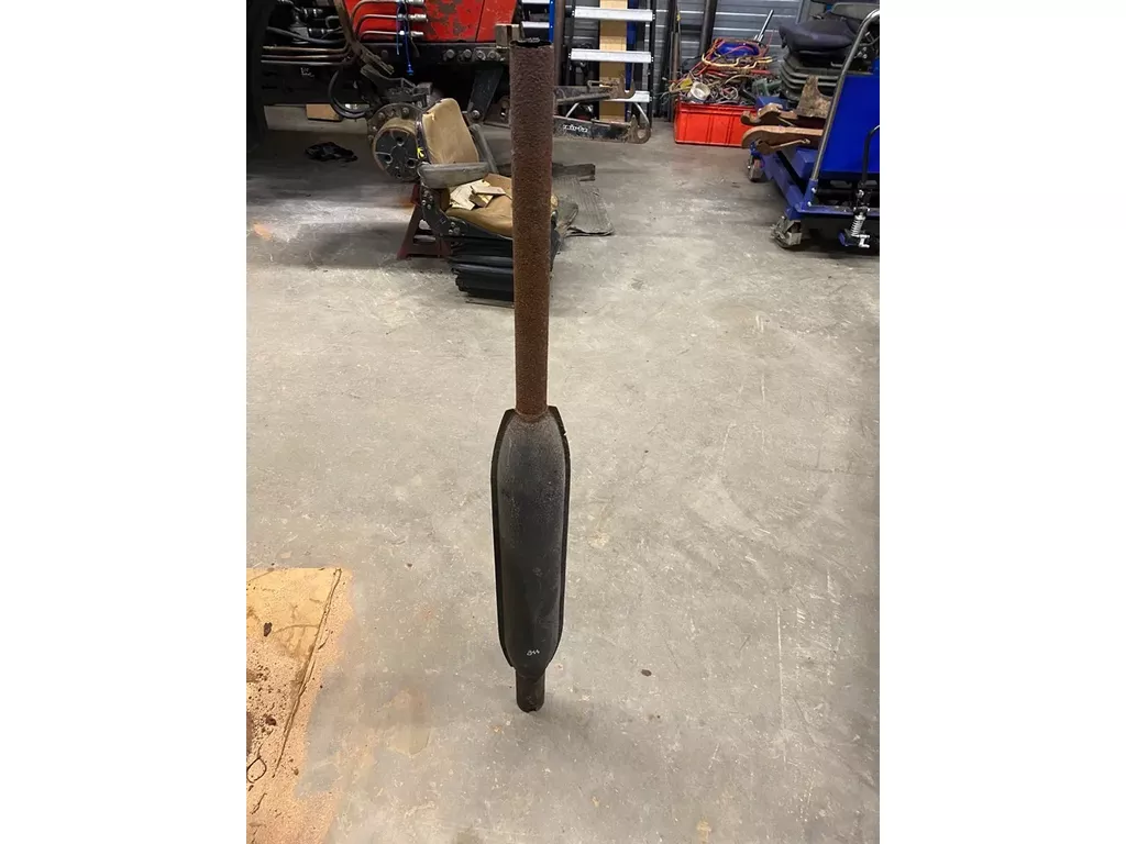 International uitlaat van een 844, merk LANGE