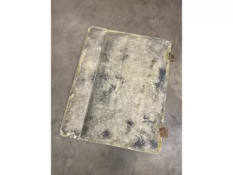 International inliggend dakluik XL, met schade, zie foto's