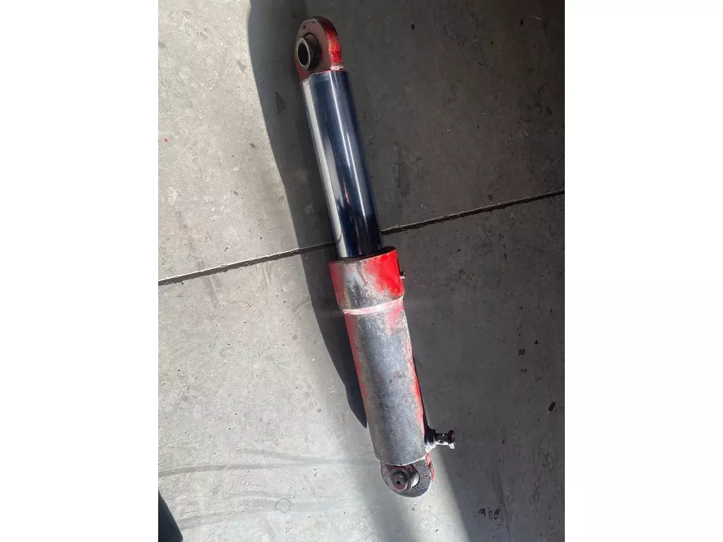 International extra hulphefcilinder 1455XL, diameter 70mm, vrij nette staat, CNH nr: 3226664R91