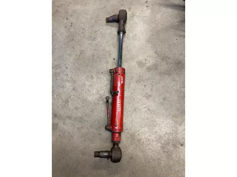 International stuurcilinder van een 1255XL of 1455XL met ZF APL3052 vooras, 8 gaats as, CNH nr: 3221640R91