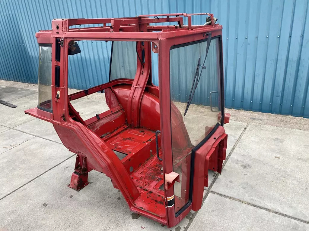 International hele gave kale cabine van een 845XL met korte poken