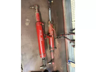 International stuurcilinder van een 845XL 2wd, CNH nr: 3230100R91