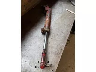 International stuurcilinder van een ZF APL 3050 vooras van een 1046, schade aan zuigerstang