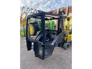 Case IH kaal cabine frame van een 745XL, kale cabine, 4 cilinder XL met lange poken, met werk, roest