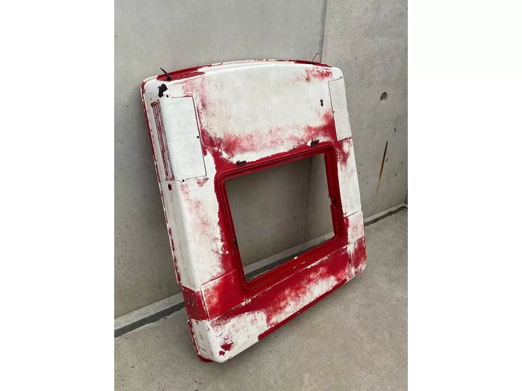 Case IH dak van een XL cabine geschikt voor overliggend dakluik, met schade/reparatiepunten!