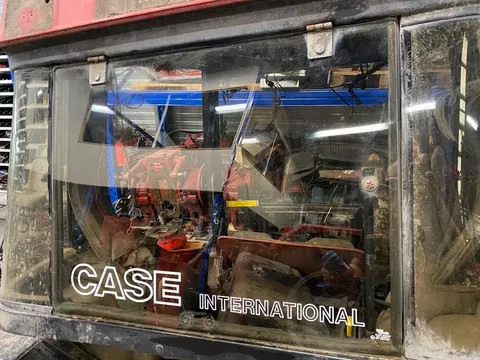 Case IH bruin getinte bovenste achterruit XL cabine! Origineel van overgangsmodel.