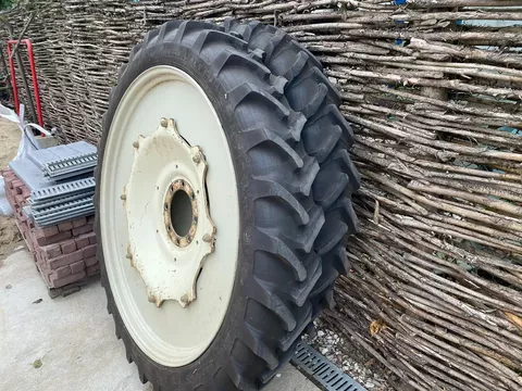 Alliance 230/95R48, 9.5R48 Alliance cultuurwielen set, velgen met ZF 8 gaats steek, afkomstig van 845XL