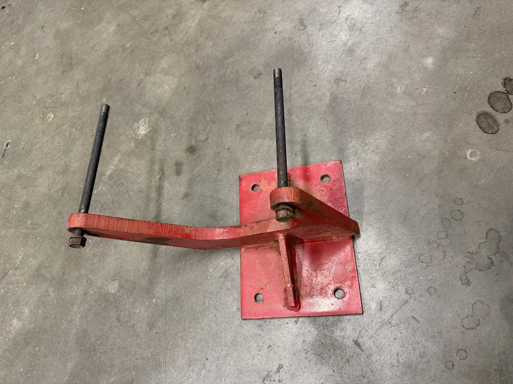 International beugel voor zijmontage van accubak voor 956XL en 1056XL