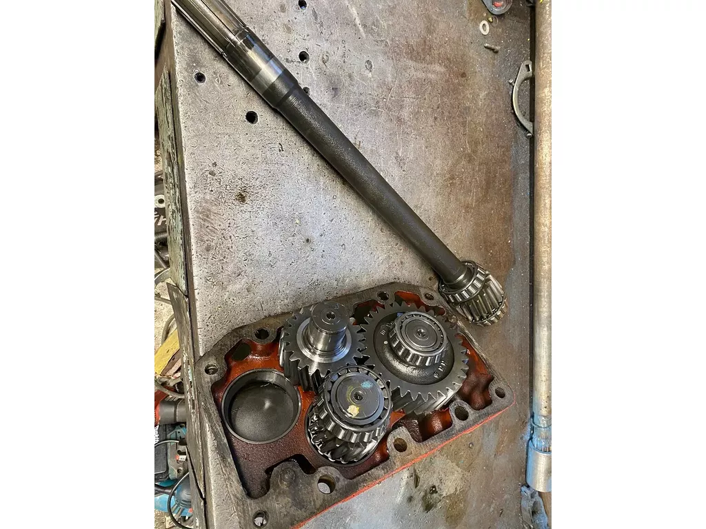 International aftakas, pto tandwielen, 540, 1000, tussentandwiel, deksel en lange as uit bak van een 844-SB, 844S, 844-S