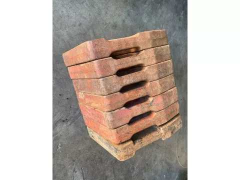 International 7x klein frontgewicht IHC (de 33-35kg variant), 6x hetzelfde, 1x afwijkend