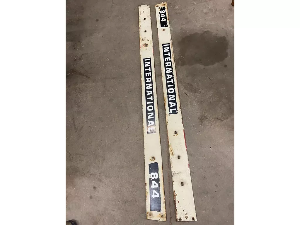 International set motorkap zijpanelen, zijplaten van een International 844SB, 844-S, 844, 844S, 844-SB