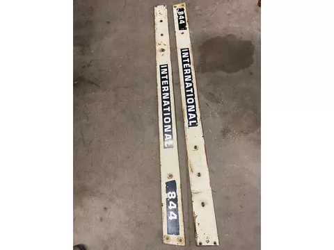 International set motorkap zijpanelen, zijplaten van een International 844SB, 844-S, 844, 844S, 844-SB