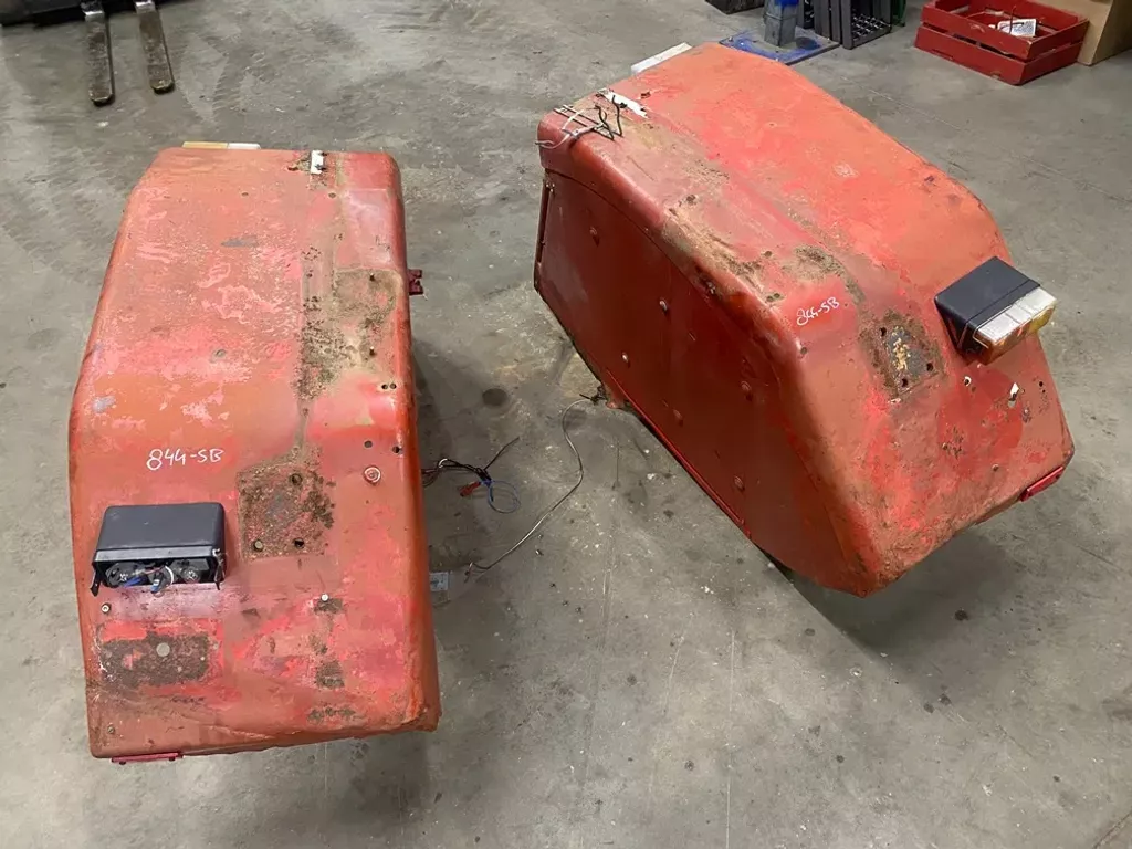 International 44 serie cabrio spatborden, 644, 744, 844, 844-S, 844-SB met beugels