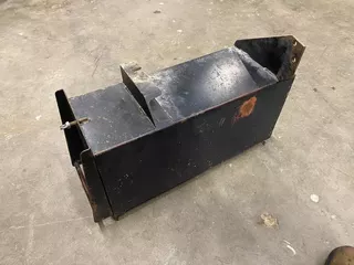 Case IH accubak voor zijmontage onder de cabine van een 856XL, 4 cilinder XL cabine