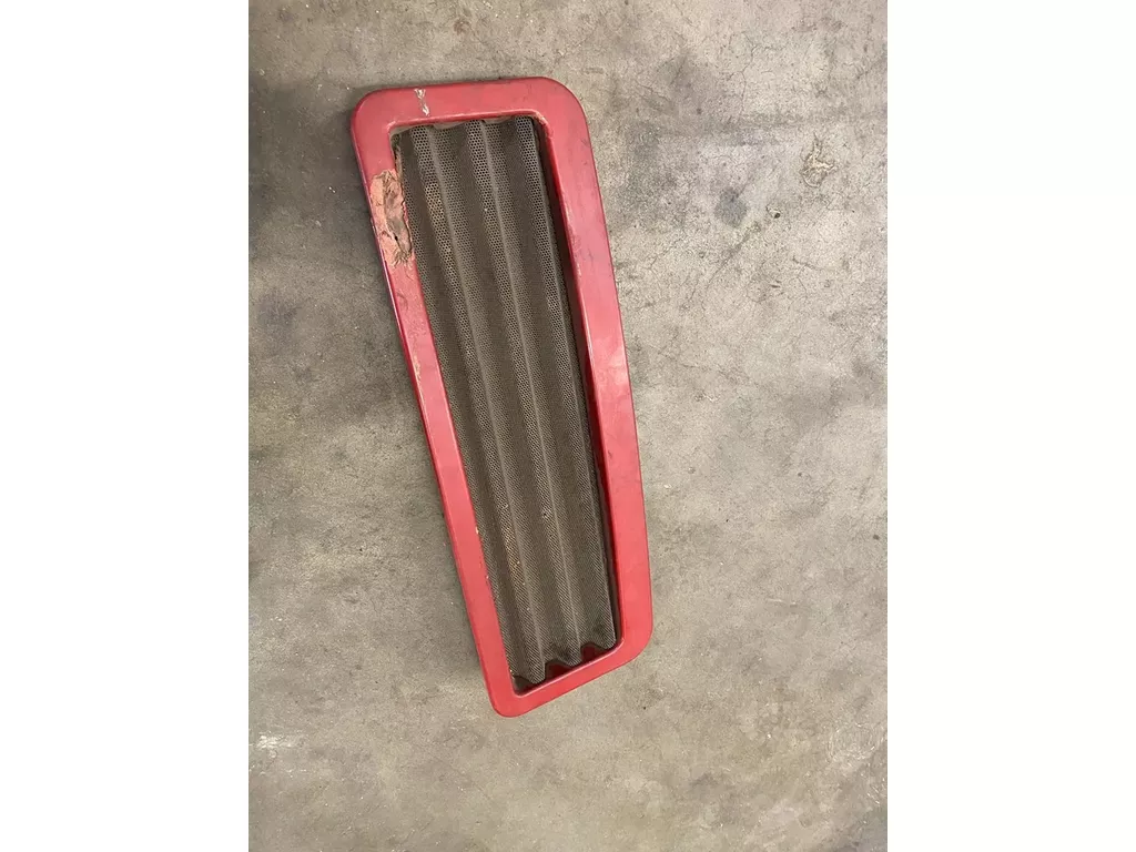 Case IH bovengrill, bovengrille, bovenste frontgrill met schade voor een Case IH 1255XL of 1455XL