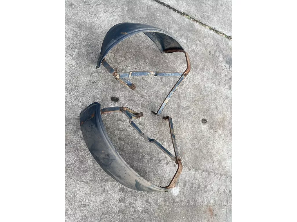 Case IH 2wd voorspatborden, spatbordsteunen voor bij banden 10.00-16