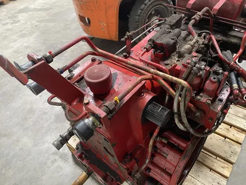 International hydraulisch aanhangwagen remventiel van een rode 845XL