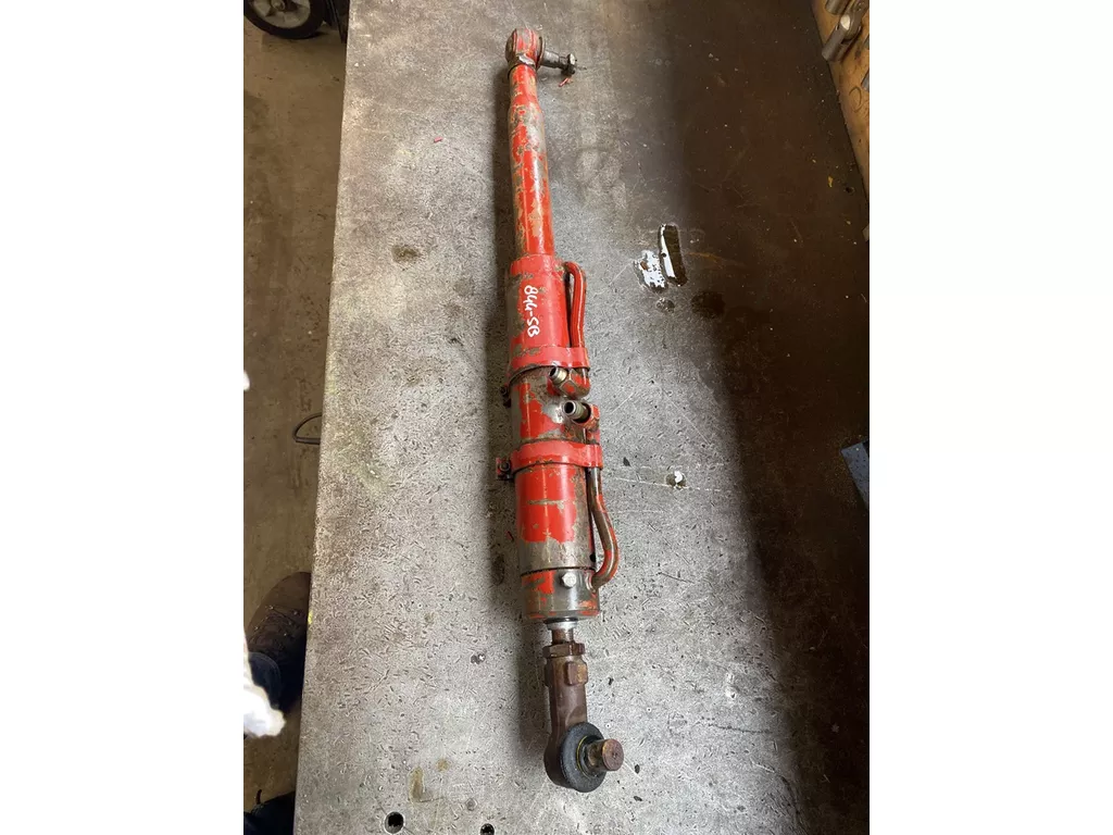 International stuurcilinder van een 844 met hydraulische besturing