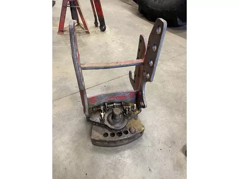 International kipperknobbelframe, trekhaak, kipperknobbel afkomstig van een 844, 44 serie, 644, 744, 844-S
