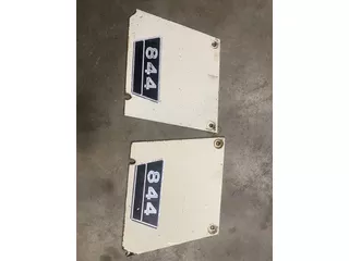International zijpanelen motorkap 844, kleine hoekjes eraf