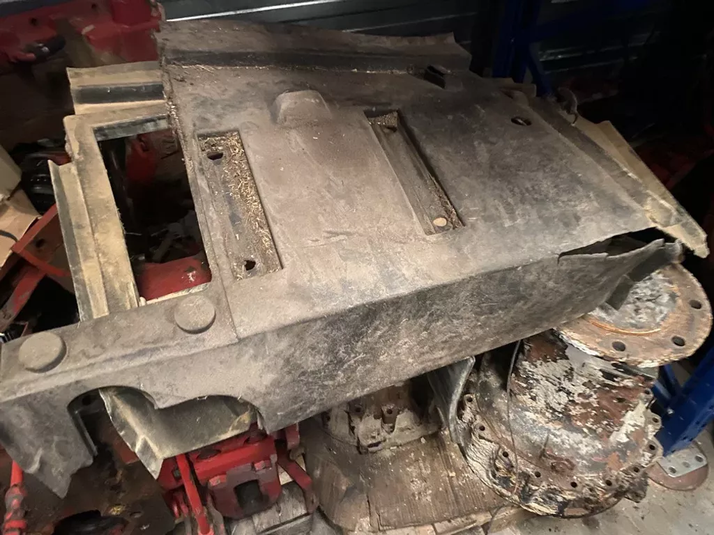 International mat onder stoel van een 845XL met lange poken