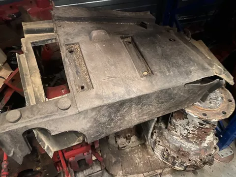 International mat onder stoel van een 845XL met lange poken