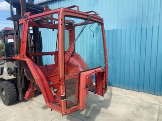 International 4 cilinder XL cabine van een 845XL, 1985 met lange poken, kaal frame met gekitte ruiten