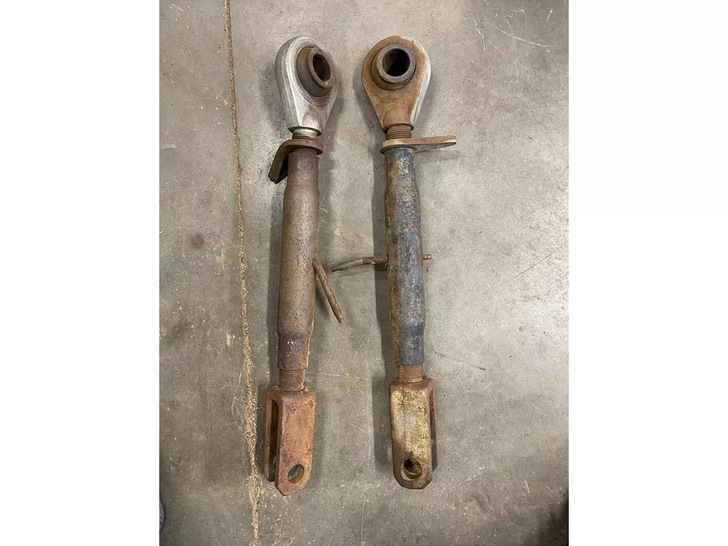 Case IH set gebruikte niet originele, universele hefstangen, hefarmen, trekstangen