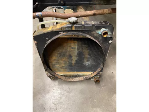International radiateur 44/45 serie, nr: 3145499R91, afkomstig van een 645