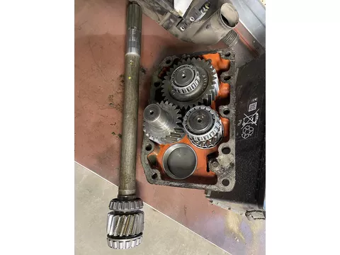 International aftakas delen, 540/1000 toeren stomp 6 spine, schuine vertanding van een IHC 645, past op vele andere modellen