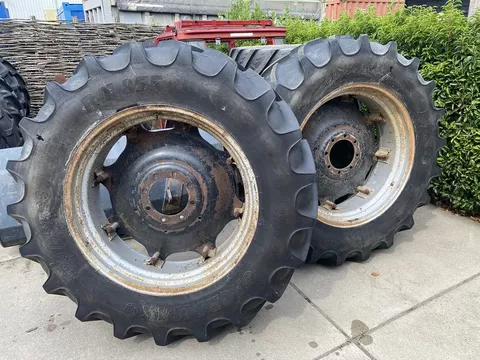 BKT 420/85R38 (16.9-38) op Case IH velg 14w x 38 ZF 8 gaats grote steek 221/275/8