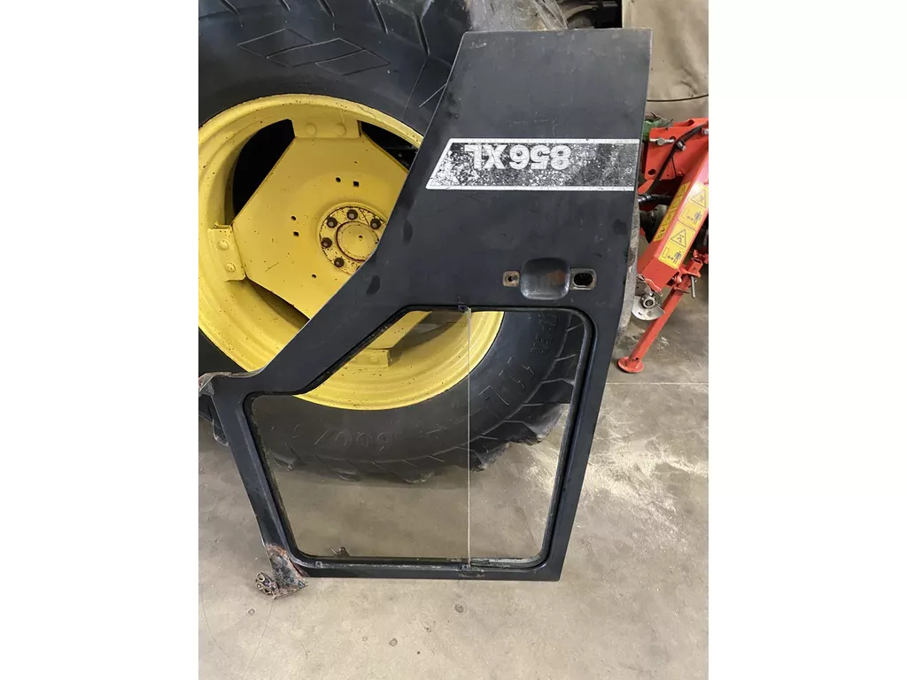 Case IH linker XL cabine deur, schade aan bovenkant