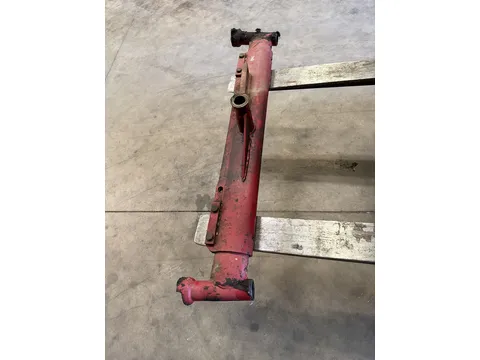 International middenstuk met fusee huizen van een 2wd vooras, 44 serie, 844