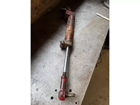 International stuurcilinder van een ZF APL 3050 vooras van een 1046, schade aan zuigerstang