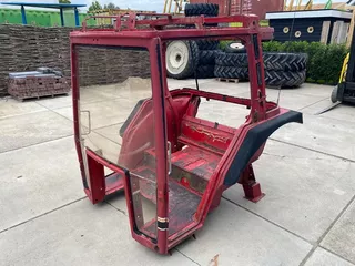 International kaal cabine frame van een 956XL met korte poken