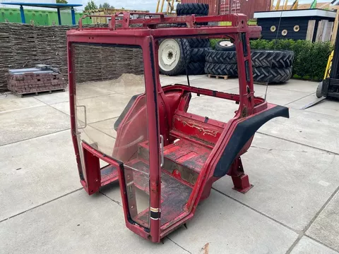 International kaal cabine frame van een 956XL met korte poken