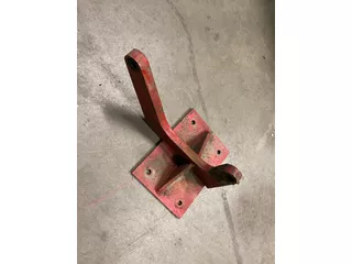 International 956XL, 1056XL, beugel voor zijmontage accubak