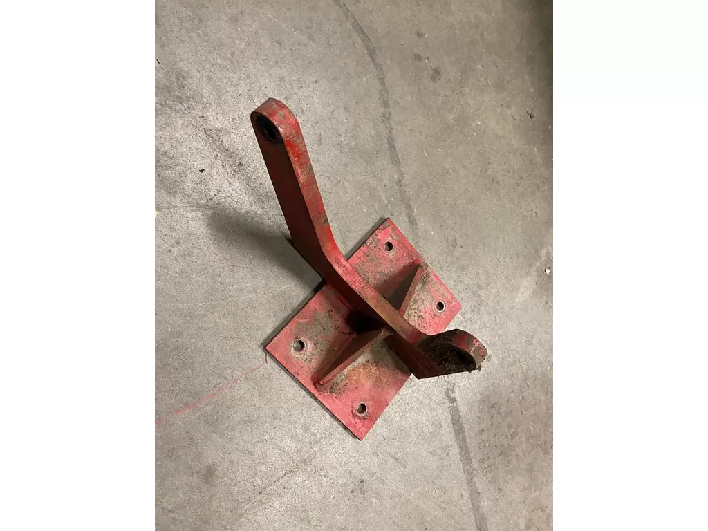 International 956XL, 1056XL, beugel voor zijmontage accubak