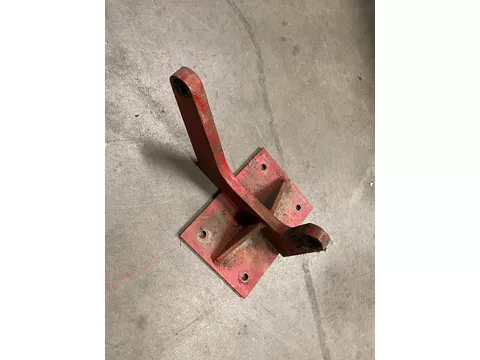 International 956XL, 1056XL, beugel voor zijmontage accubak
