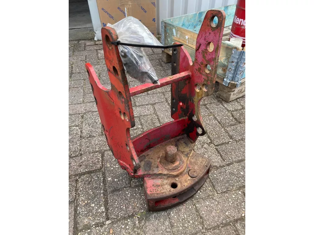 International trekhaakframe/kipperknobbel/piton fix van een 745XL, maar passend aan 644 t/m 1056XL