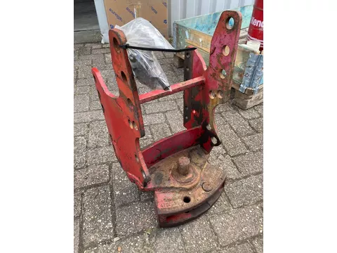 International trekhaakframe/kipperknobbel/piton fix van een 745XL, maar passend aan 644 t/m 1056XL