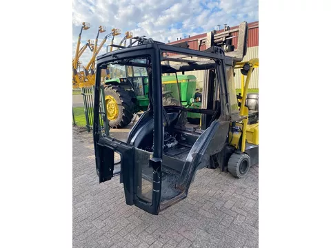 Case IH kaal cabine frame van een 745XL, kale cabine, 4 cilinder XL met lange poken, met werk, roest