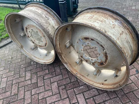 Case IH 15w x 38 velgen verstelbaar ZF 8 gaats steek, 221/275/8, 956XL, 1056XL CNH nr: 3225597R