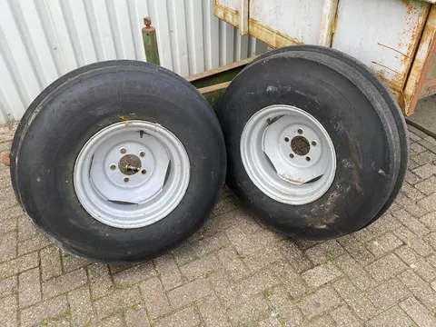 Case IH set velgen 11w x 18 met slechte 12.5-18 banden, 2wd Case IH en International 5 gaats