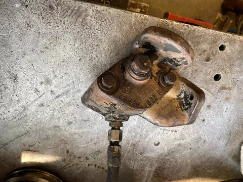 Case IH motorolie filterhuis met pers voor turbo van een 856XL