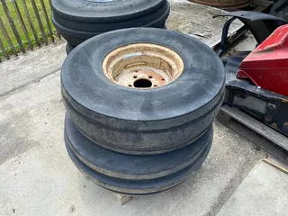 International set voorwielen 5 gaats met banden 11.00-16, 2wd IHC, International, Case IH, BKT, Goodyear
