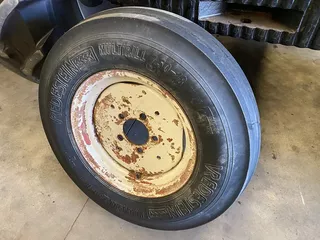 International 1 band 7.50-18 op 5 gaast velg voor diverse modellen 2wd