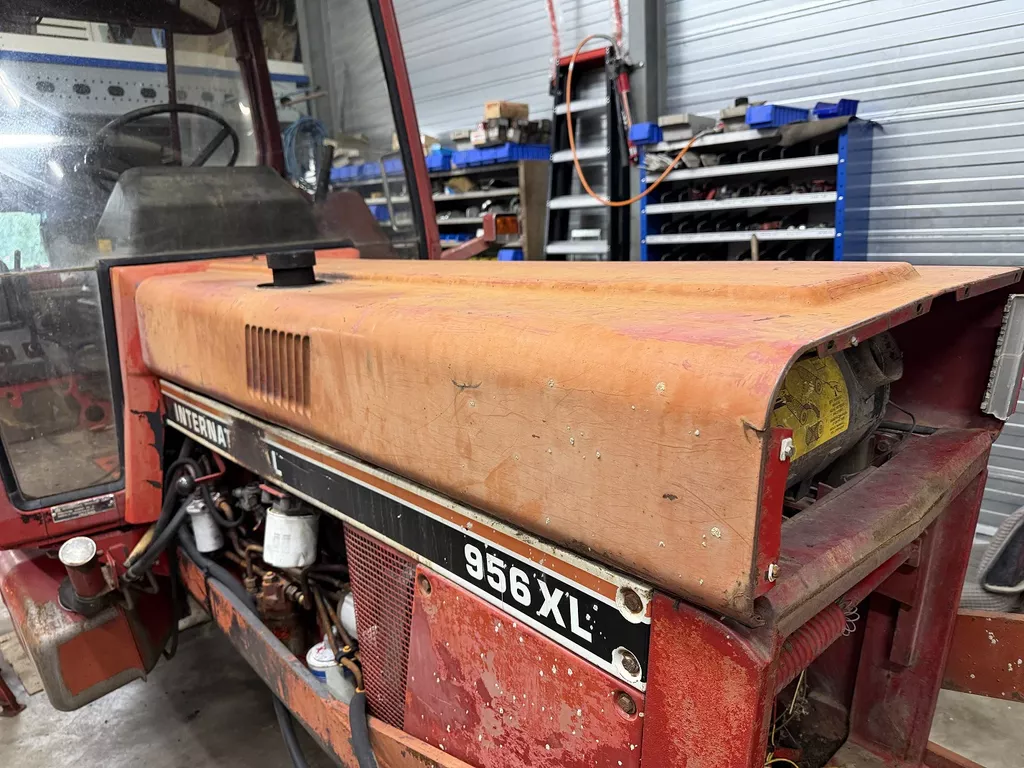 International motorkap van een 956XL, past ook op 1056XL, past ook op de Case IH modellen 956XL en 1056XL